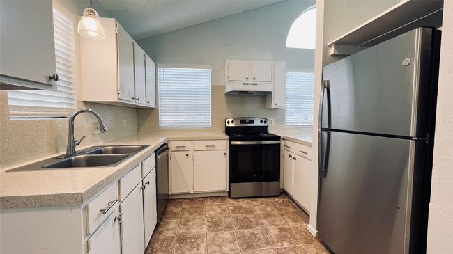B - 8813 Pineridge Dr, Home with 2 bedrooms, 1 bathrooms and 1 parking in Austin TX | Image 4