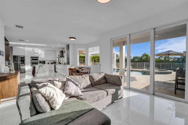 942 Lavender Cir, House other with 4 bedrooms, 3 bathrooms and null parking in Weston FL | Image 31