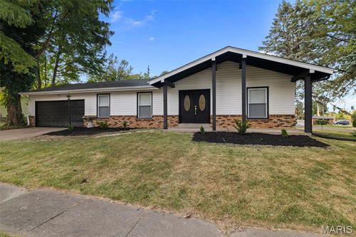5891 Sir Edward Ln, Florissant, MO, 63033-7846 | Card Image