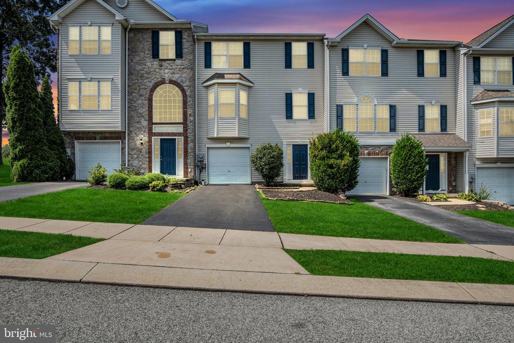 Roosevelt Ln, Shrewsbury, PA 17361
