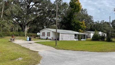 1811 Ne 134 Th Lane, House other with 2 bedrooms, 2 bathrooms and null parking in Trenton FL | Image 3