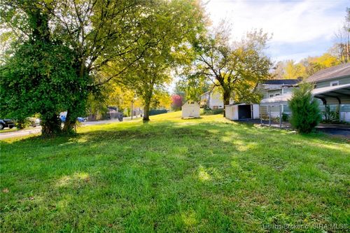 725 Young St, New Albany, IN, 47150-5352 | Card Image