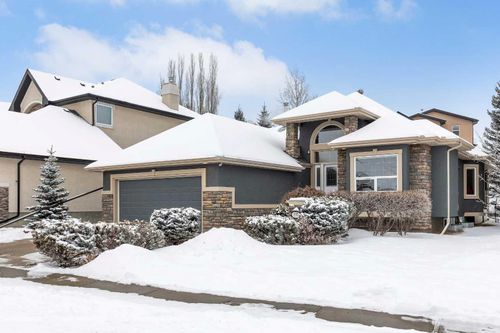 135 Valley Creek Road Nw, Home with 4 bedrooms, 3 bathrooms and 4 parking in Calgary AB | Card Image