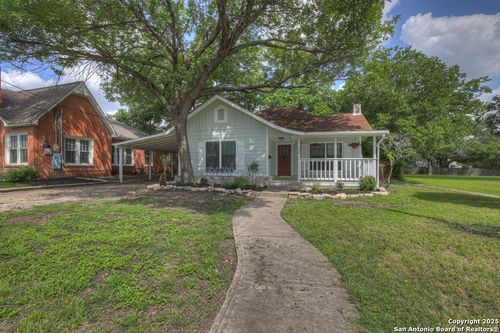 1050 W Coll St, New Braunfels, TX, 78130-5810 | Card Image