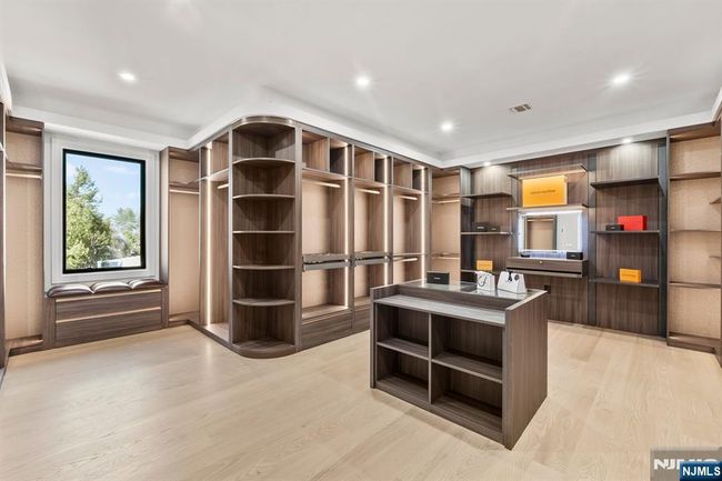 75 Maryland Rd, House other with 6 bedrooms, 8 bathrooms and null parking in Paramus NJ | Image 17