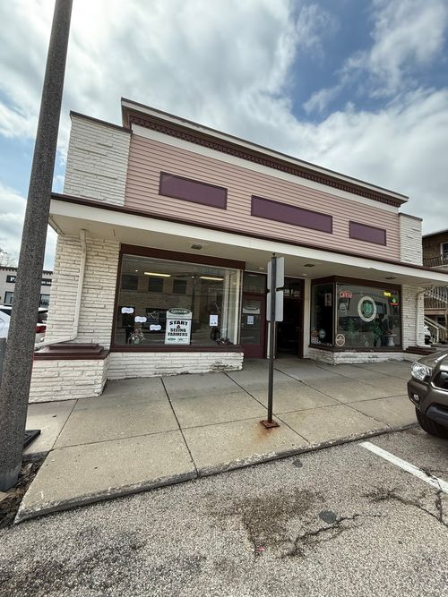 116 Calhoun Street E, Woodstock, IL, 60098 | Card Image