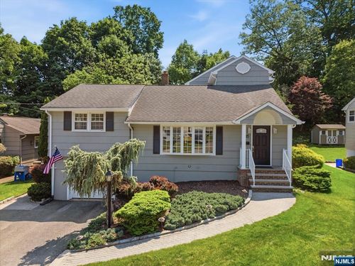 35 Old Orchard Ct, Cedar Grove, NJ, 07009-1217 | Card Image