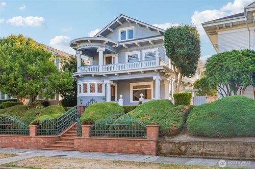 5260 16th Avenue Ne, Seattle, WA, 98105 | Card Image