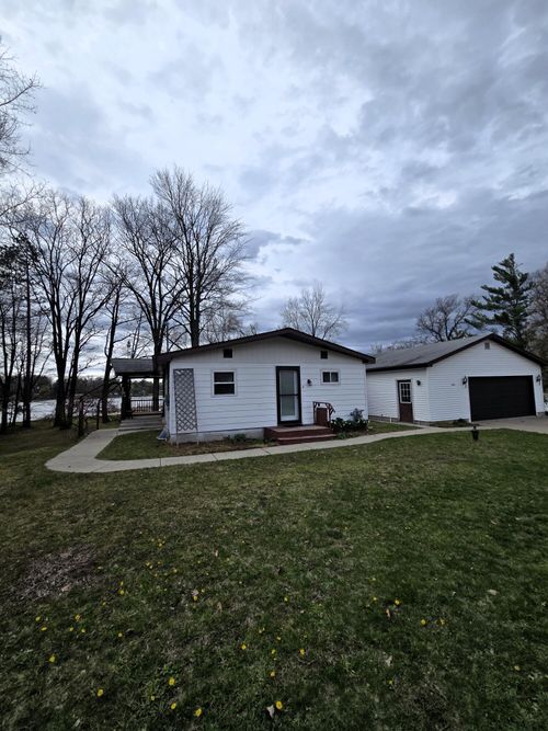 20041 E Chippewa Lake Dr, Evart, MI, 49631-9695 | Card Image