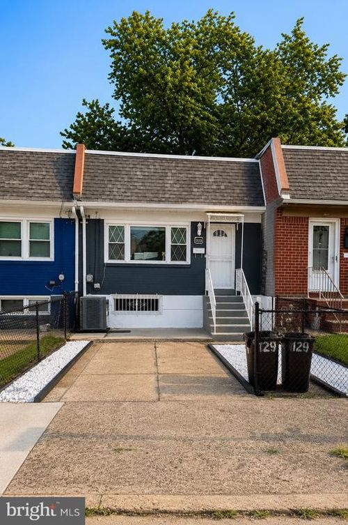 1124 Lake Shore, CAMDEN, NJ, 08104 | Card Image