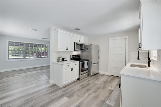 986 Coconut Cir W, House other with 3 bedrooms, 1 bathrooms and null parking in NAPLES FL | Image 10