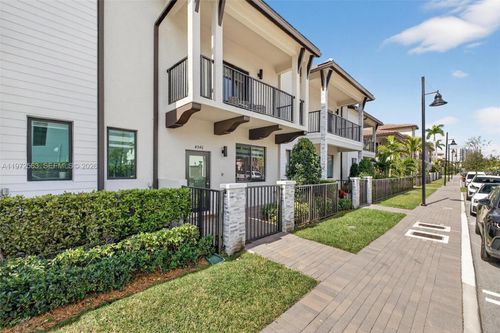 4546-4546 Nw 83rd Ave, Doral, FL, 33166-5526 | Card Image