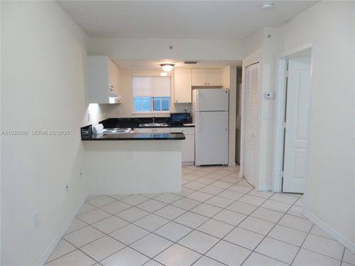 apt-203-3090 Bird Ave, Coconut Grove, FL, 33133-4549 | Card Image