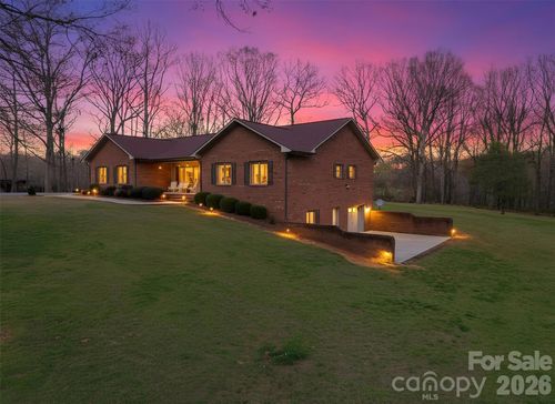 328 Davidson Ct, Taylorsville, NC, 28681-6122 | Card Image