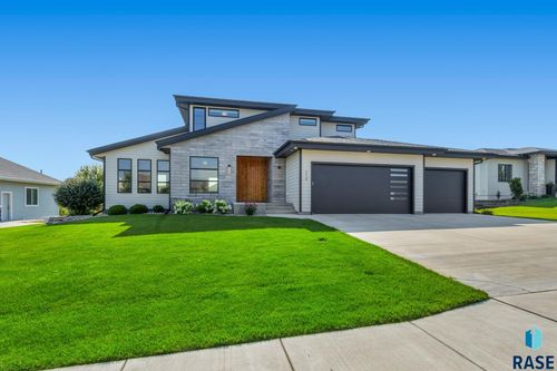 112 N Harvest Hill Cir, Sioux Falls, SD, 57110-6754 | Card Image