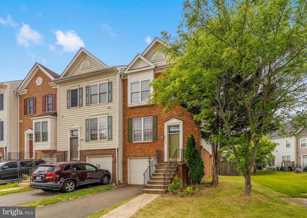Residential in WOODBRIDGE 3