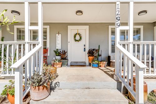 1299 Oakridge Dr, Blanco, TX, 78606-4524 | Card Image