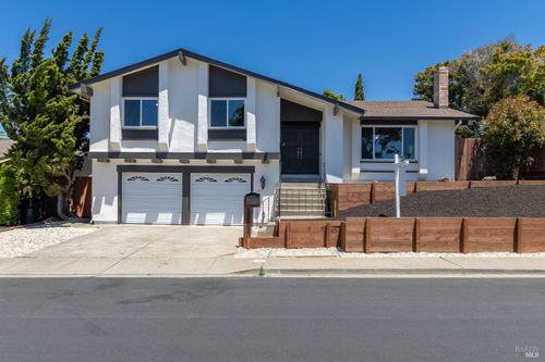 331 Larkin Dr, Benicia, CA, 94510-1418 | Card Image