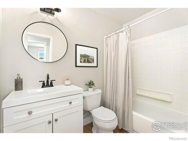 Main level bathroom | Image 13