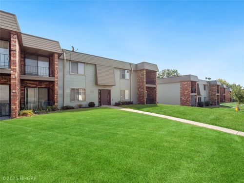 unit-3-4849 Woodland Ave, West Des Moines, IA, 50266-5462 | Card Image