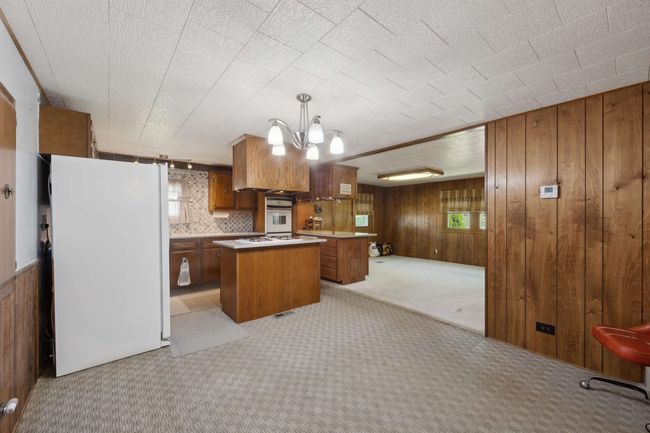 Eating space in kitchen | Image 11
