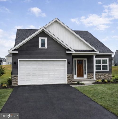 4 Family Drive, CARLISLE, PA, 17013 | Card Image