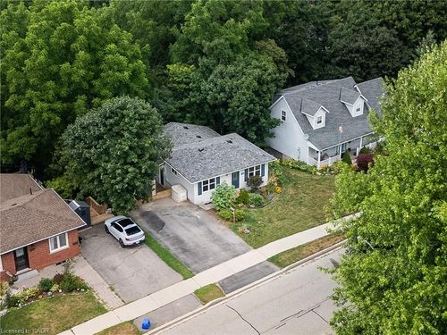 209 Wellington St, Fergus, ON, N1M3E1 | Card Image