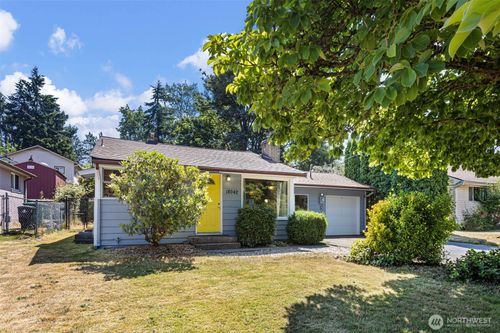 18042 10th Ave Ne, Shoreline, WA, 98155-3722 | Card Image