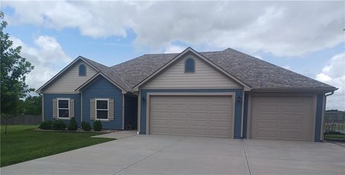 916 Cedar Ct, Paola, KS, 66071-7513 | Card Image