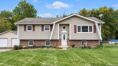 65 Maureen Dr, Middletown, NY, 10940-6676 | Card Image