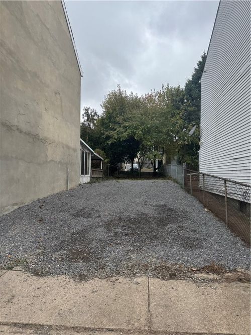 604 Edmond St, Bloomfield, PA, 15224-2016 | Card Image