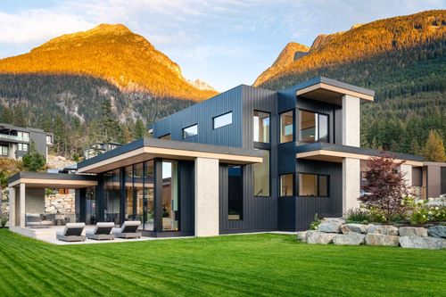 9257 Wedgemount Plateau Dr, Whistler, BC, V8E1M1 | Card Image