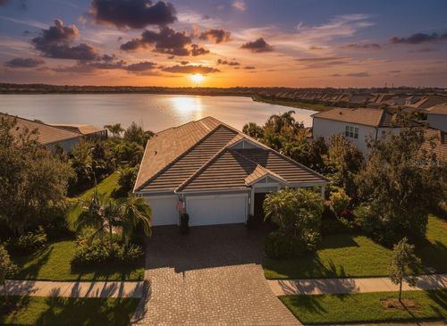 8083 Waterbend Trl, SARASOTA, FL, 34240-1221 | Card Image