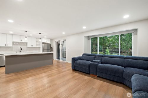 apt-a103-200 Mt Park Blvd Sw, Issaquah, WA, 98027-3647 | Card Image