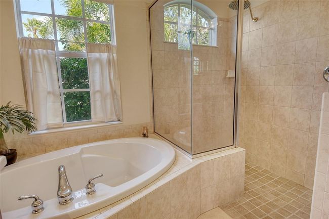 12358 Lavender Loop, House other with 4 bedrooms, 3 bathrooms and null parking in BRADENTON FL | Image 18