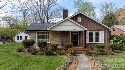 95 18th Ave Nw, Hickory, NC, 28601-1822 | Card Image