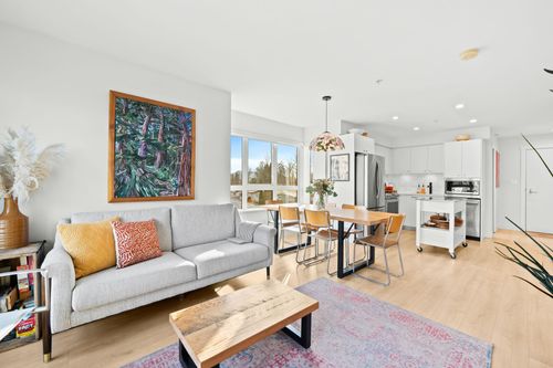 303-1519 Crown St, North Vancouver, BC, V7J1G6 | Card Image