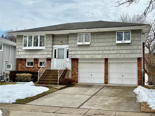 2191 Walsall St, Seaford, NY, 11783-2522 | Card Image