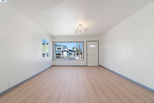 1006 72nd Ave, Oakland, CA, 94621 | Card Image