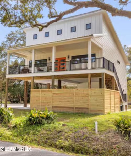 218 Thomas St, Bay Saint Louis, MS, 39520-3730 | Card Image