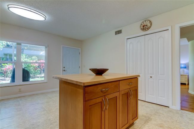 5 - 2291 Americus Boulevard W, Condo with 2 bedrooms, 2 bathrooms and null parking in Clearwater FL | Image 18
