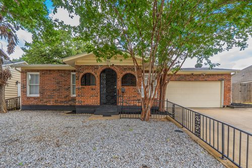 5504 Wainwright Dr, Fort Worth, TX, 76112-7658 | Card Image