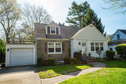 11 Earl Dr, Merrick, NY, 11566-1708 | Card Image