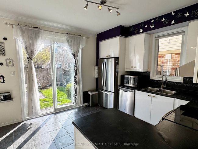 1058 Farmstead Dr, House other with 3 bedrooms, 3 bathrooms and 1 parking in Milton ON | Image 10