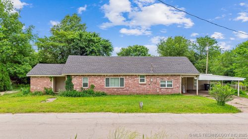 300 1st Ave, Bristow, OK, 74010-3208 | Card Image
