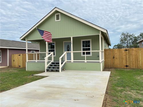 708 E 5th St, Nixon, TX, 78140 | Card Image