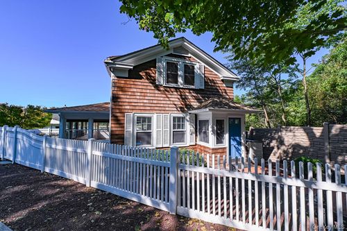 2 Bayview Ter, Northport, NY, 11768-1647 | Card Image