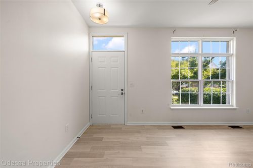 43103 Strand Dr, Sterling Heights, MI, 48313-2754 | Card Image