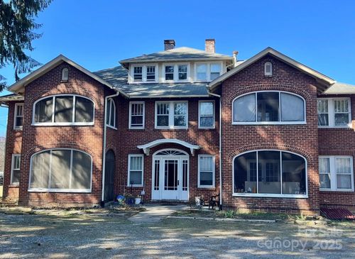 38 Hazel St, Waynesville, NC, 28786-3285 | Card Image