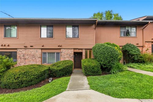 47 Coachlight Sq, Montrose, NY, 10548-1244 | Card Image